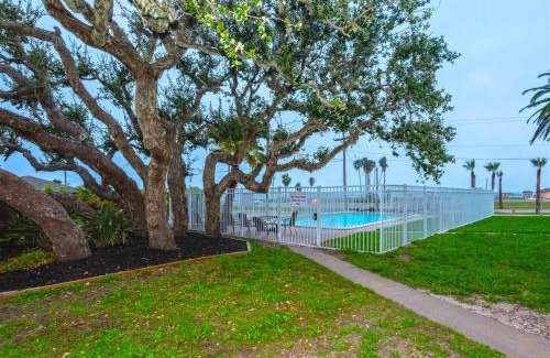 Fulton Apartment | Cozy Harbor Lights Cottages: Family-Friendly with Pool Access