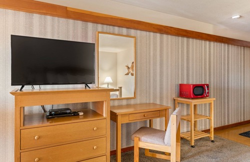 Fort Bragg Hotel | Cozy Harbor Lite Lodge: Rated 9.2 with Spa & Breakfast