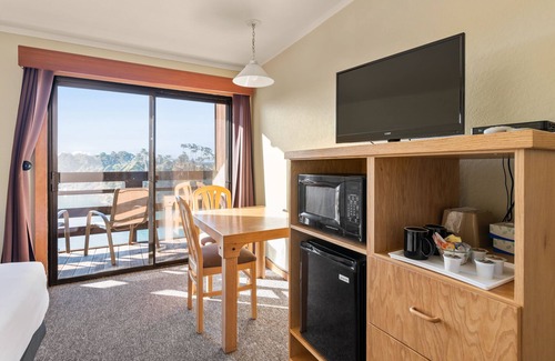 Fort Bragg Hotel | Cozy Harbor Lite Lodge: Rated 9.2 with Spa & Breakfast