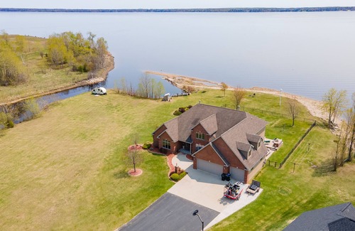 Gladstone House | Family-Friendly Harbor Point Retreat with Lakefront Access