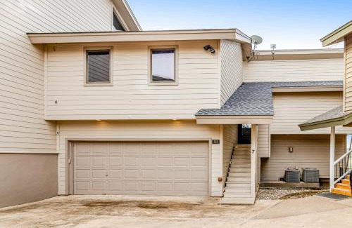 Spicewood House | Harbor Point: Pet-Friendly Retreat with Pool & Family Options