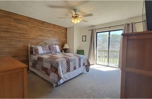 Goodview House | Harbor Ridge: Townhome with Wifi and open boat slip. Budget friendly.