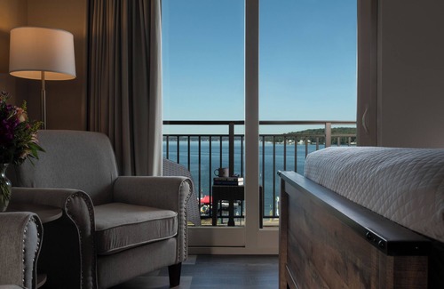 Lake Geneva Hotel | Relax at Harbor Shores on Lake Geneva with Pool and Spa