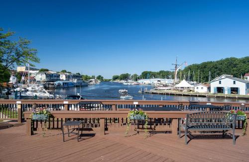 South Haven House | Harbor View Condo: Scenic River Escape Near Beach & Downtown