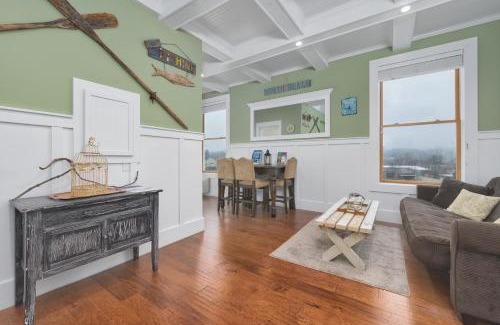 South Haven House | Harbor View Condo: Scenic River Escape Near Beach & Downtown