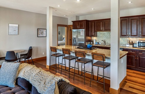 Friday Harbor Condo | Downtown Harbor View Condo - Family-Friendly Retreat