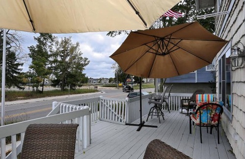 Grand Haven Cottage | Guest Rated 10/10: Harborside Grand Haven Cottage Retreat