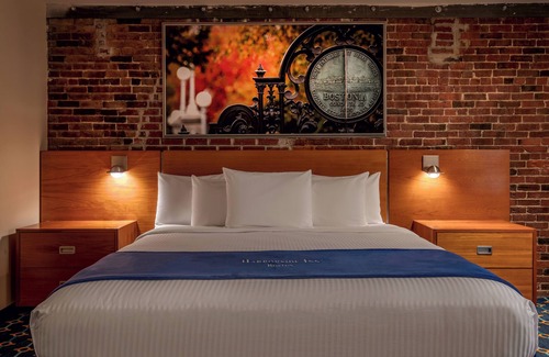 Downtown Boston Hotel | Elegant Harborside Inn of Boston: Eco-Friendly Retreat
