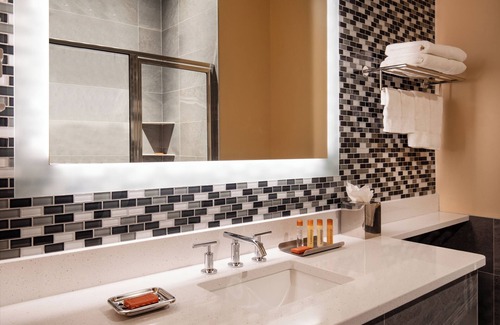 Downtown Boston Hotel | Elegant Harborside Inn of Boston: Eco-Friendly Retreat