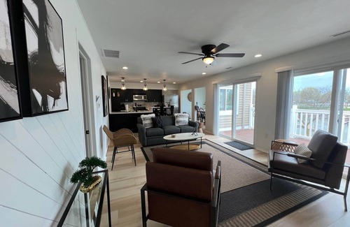 Huron Condo | Kid-Friendly Harborview on Main with Kitchen Amenities