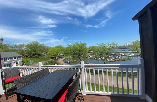 Huron Condo | Kid-Friendly Harborview on Main with Kitchen Amenities
