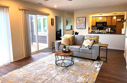 Huron Condo | Family-Friendly Stay at Harborview 3-7-2 on Main - Rated 10/10