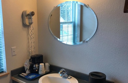Seward Hotel | Harborview Inn: Family-Friendly Stay with Breakfast Included