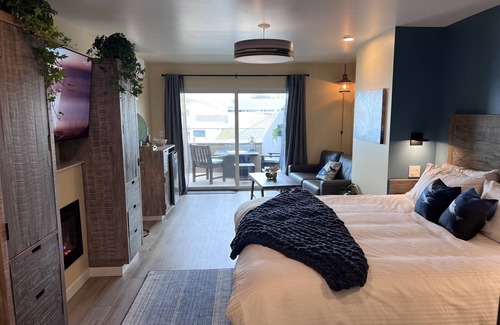 Morro Bay Hotel | HarborWalk Inn: Rated 10/10 with Ocean Views & Pool Access
