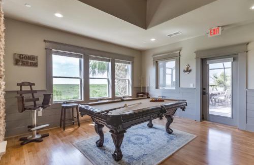 Hitchcock Cabin | Harborwalk Lodge: Guest Rated 10/10 with Pool & Breakfast