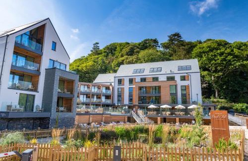 Salcombe Hotel | Discover Harbour Beach Club Hotel & Spa with Oceanfront Bliss