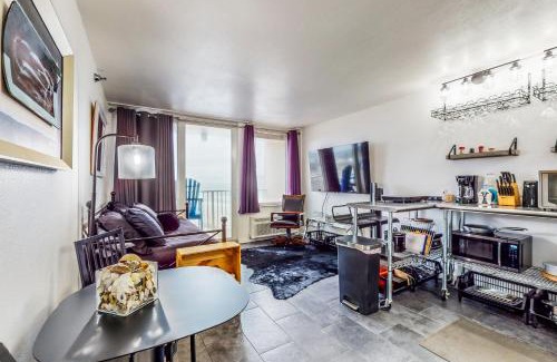 Lenox Park Apartment | Beachfront Retreat at Harbour Beach Resort Unit 516