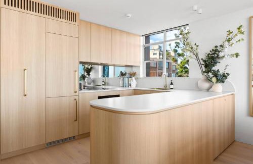 Cremorne Apartment | Harbour Bliss - Captivating Design and Scenic Views Await