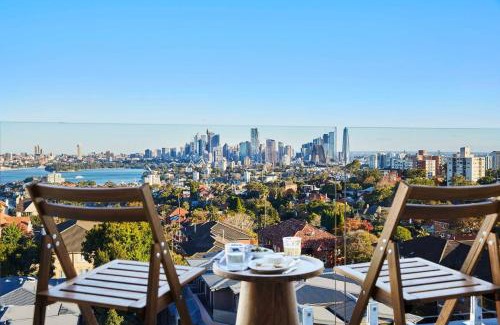 Cremorne Apartment | Harbour Bliss - Captivating Design and Scenic Views Await