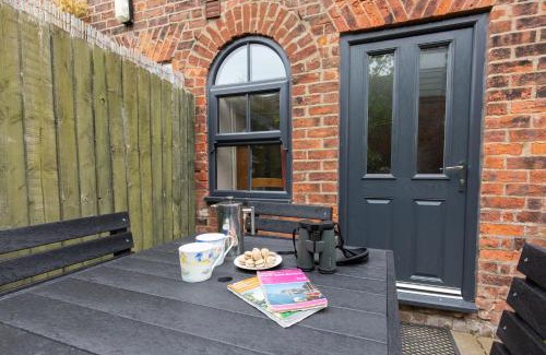 Wells-next-the-Sea House | Harbour Cottage: 4-Star Pet-Friendly Retreat with High Ratings