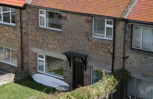Beadnell House | Harbour Cottage: Breathtaking Views Over Beadnell Bay