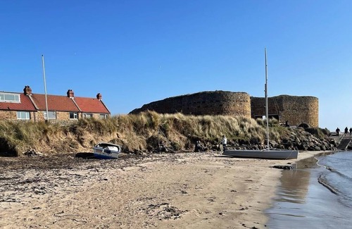 Beadnell House | Harbour Cottage: Breathtaking Views Over Beadnell Bay