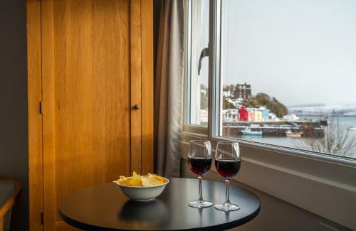 Tobermory House | Cozy Harbour Guest House - Family-Friendly Retreat Awaits