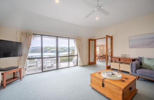 Akaroa House | Pet-Friendly Harbour Haven - Ideal Akaroa Holiday Retreat