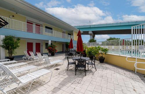 Fort Myers Beach Apartment | Outstanding Harbour House at the Inn 209 with Pool Access