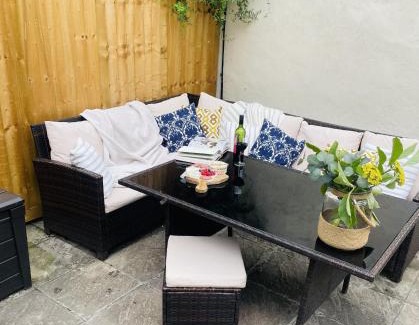 Clifton Apartment | Harbour View Bristol Townhouse - Perfect for Families