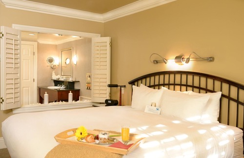 Historic Old Town Hotel | Harbour House: Exceptional 4-Star Stay with Family Amenities