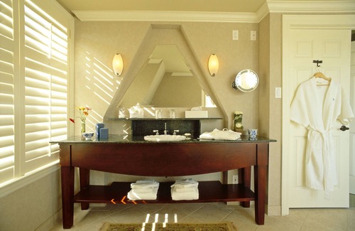 Historic Old Town Hotel | Harbour House: Exceptional 4-Star Stay with Family Amenities