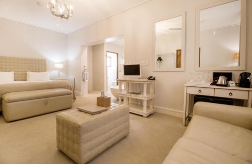 Hermanus City-Centre Hotel | Harbour House Hotel - Ideal for Family Adventures & Pets