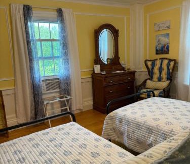 Cheshire Bed & Breakfast | Harbour House Inn B&B: Guests Love Our Breakfast & Accessibility