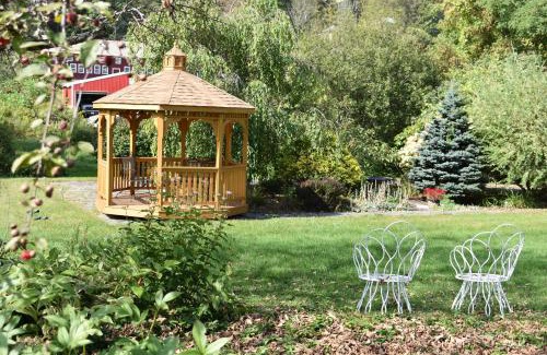 Cheshire Bed & Breakfast | Harbour House Inn B&B: Guests Love Our Breakfast & Accessibility