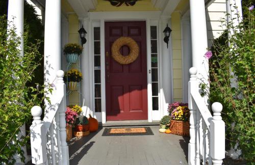 Cheshire Bed & Breakfast | Harbour House Inn B&B: Guests Love Our Breakfast & Accessibility