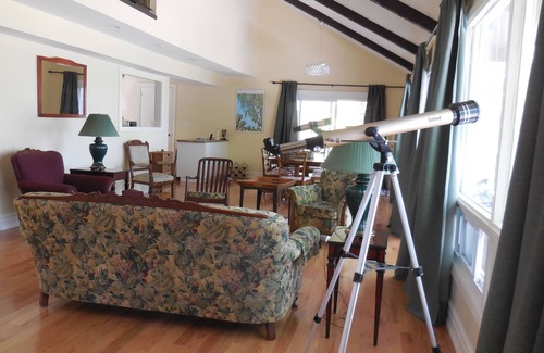Penetanguishene House | Experience Harbour House with Lake Views in Penetanguishene