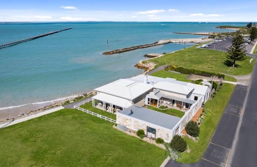 Rivoli Bay House | Beautiful Harbour Masters Beachport with Oceanfront Views