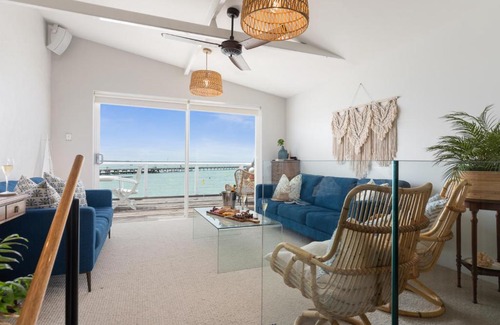 Rivoli Bay House | Beautiful Harbour Masters Beachport with Oceanfront Views