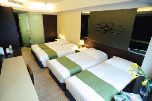 To Kwa Wan Hotel | Relax at Harbour Plaza 8 Degrees with Oceanfront Views