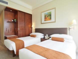 Hung Hom Bay Hotel | Relax at Harbour Plaza Metropolis: A 4-Star Escape with Spa