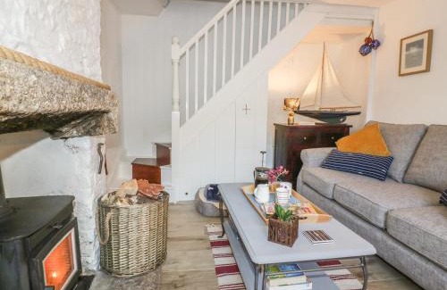 Mevagissey House | Harbour Retreat: Pet-Friendly Haven with 9.3/10 Rating