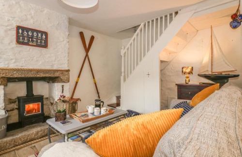 Mevagissey House | Harbour Retreat: Pet-Friendly Haven with 9.3/10 Rating