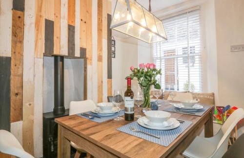 Mevagissey House | Harbour Retreat: Pet-Friendly Haven with 9.3/10 Rating
