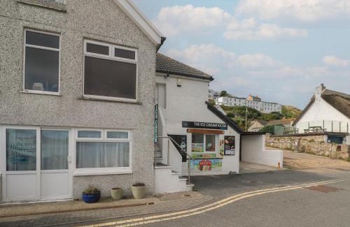 Sennen Cove Apartment | Family-Friendly Harbour Studio: 4-Star Getaway Awaits