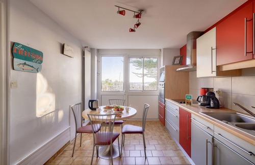 Plobannalec-Lesconil House | Beautiful Harbour View House for 10 with Garden & Oceanfront