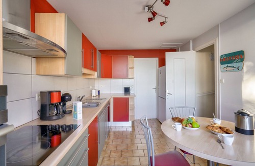 Plobannalec-Lesconil House | Beautiful Harbour View House for 10 with Garden & Oceanfront