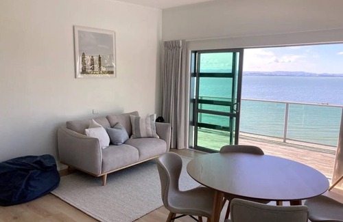 Clarks Beach Apartment | Ultimate Harbour View Apartment in Auckland, New Zealand