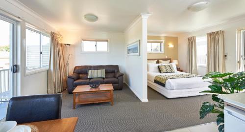 Ulladulla Apartment | Oceanfront Harbour View Apartments with 9.1/10 Guest Rating
