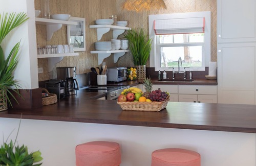 Dunmore Town Cottage | HARBOUR VIEW - Bayfront Bliss! Luxury escape, sunset views! Full Property Rental